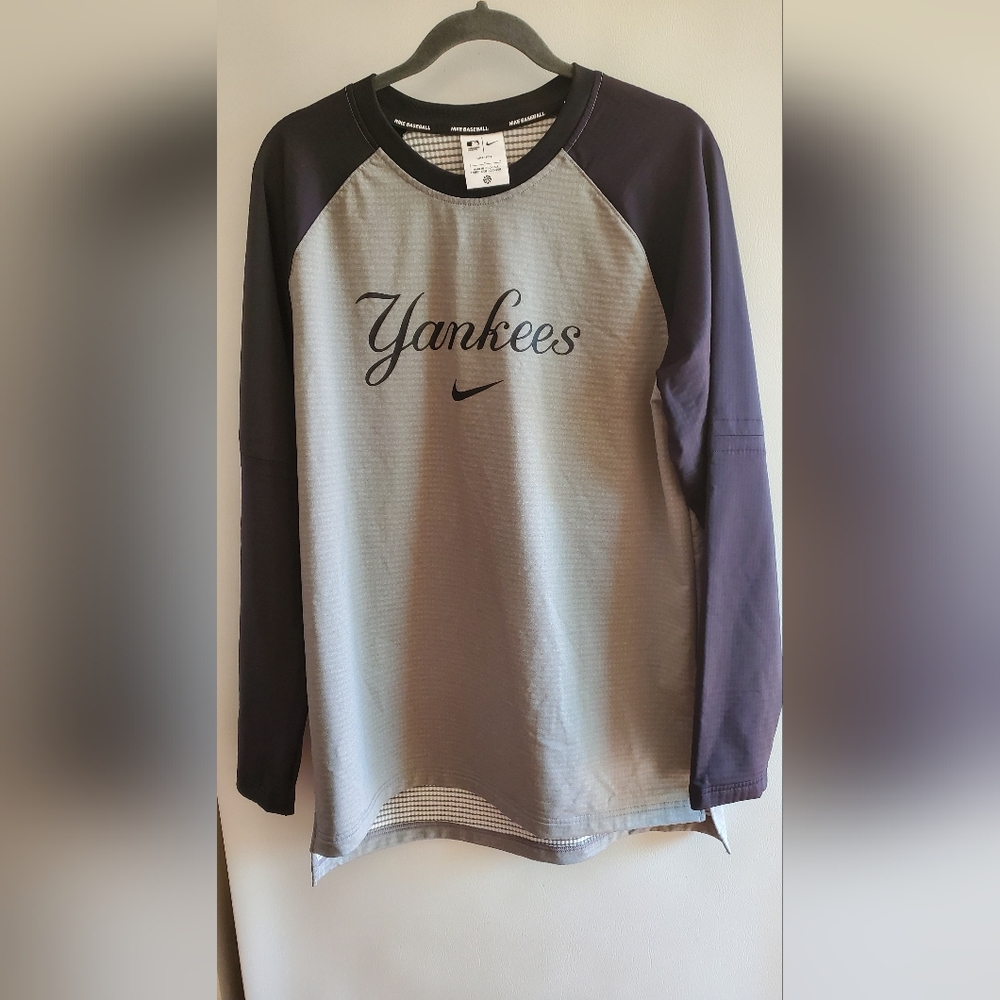 Nike Gray and Black Long Sleeve Tee